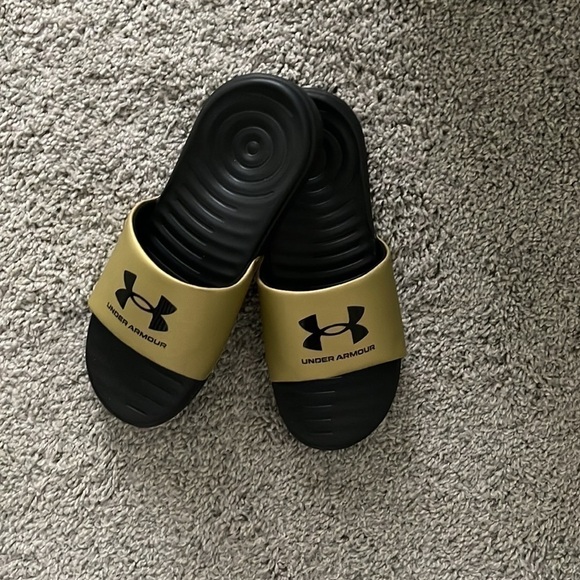 Under Armour Slides - Picture 1 of 4